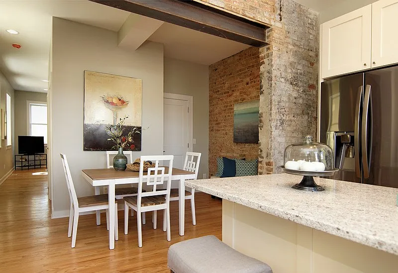 3 bed, 2.5 bath, 1646 sqft, $2,400 — Photo 2