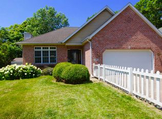 134 Oakmoor Dr, East Peoria, IL 61611