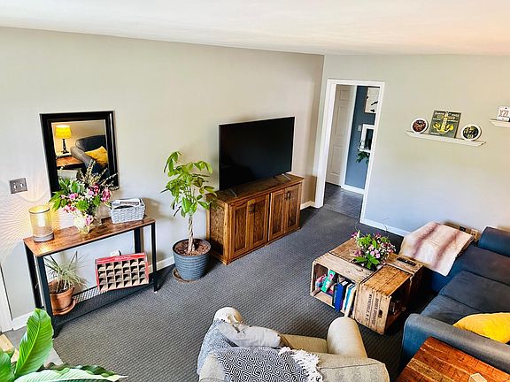 3rd image of 103 Beverly Ave #103