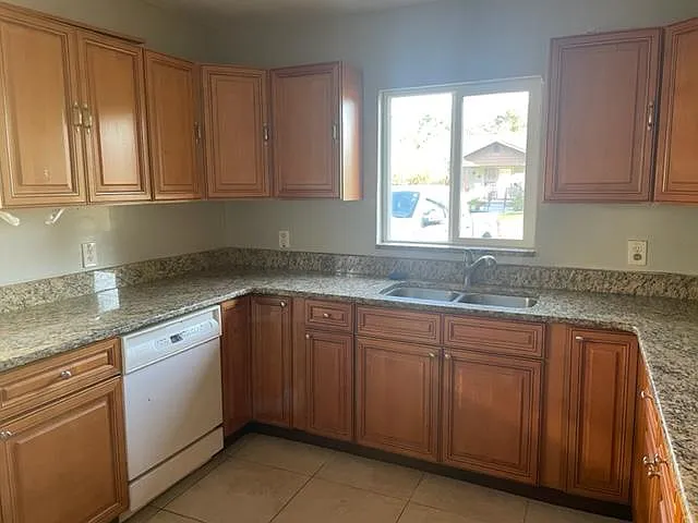 2920 W Cherry St — Photo 5