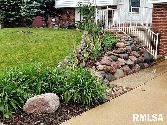 3rd image of 2216 W Kensington Dr