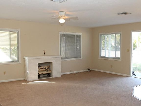 3rd image of 1744 Oakley Ave