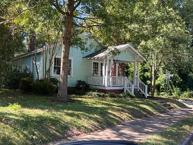 349 W Hampton Ave — Photo 2