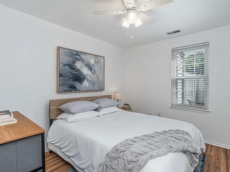 1135 Hulon Ln — Photo 10