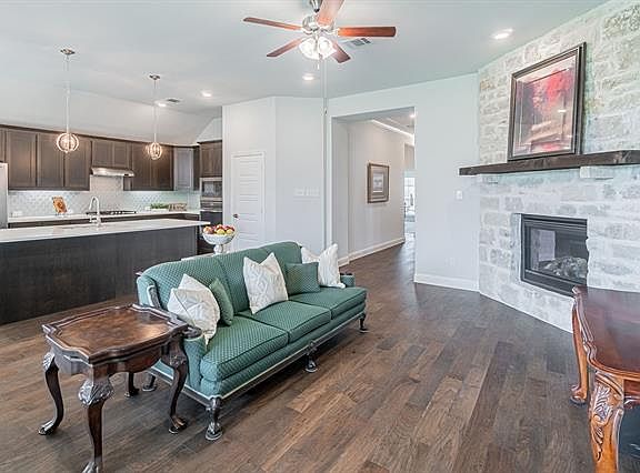 5th image of 2219 Terry Ave
