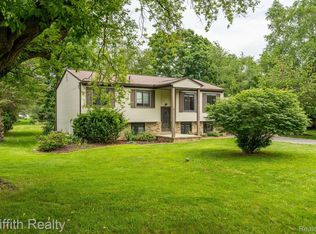 8951 N Christine Dr, Brighton, MI