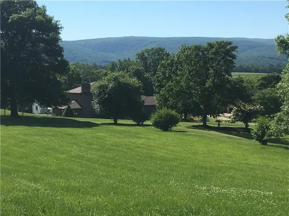 Independence Ct, Uniontown, PA 15401