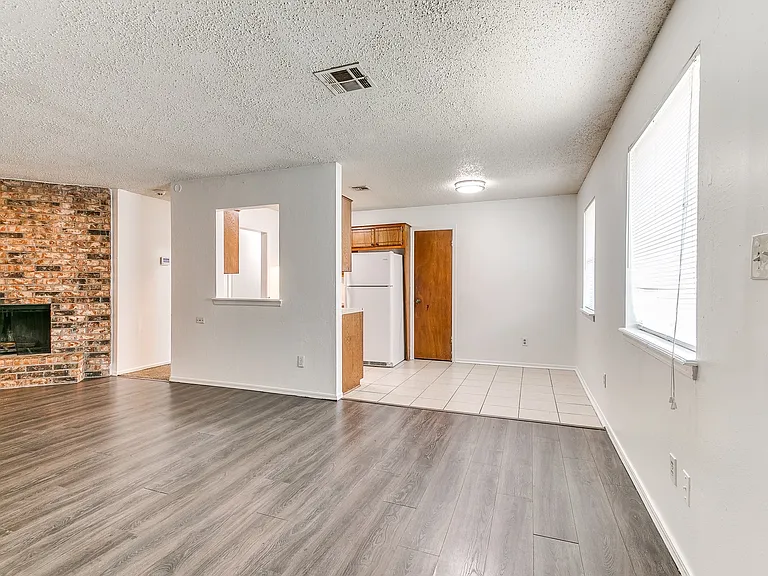 Living Rm to Dining