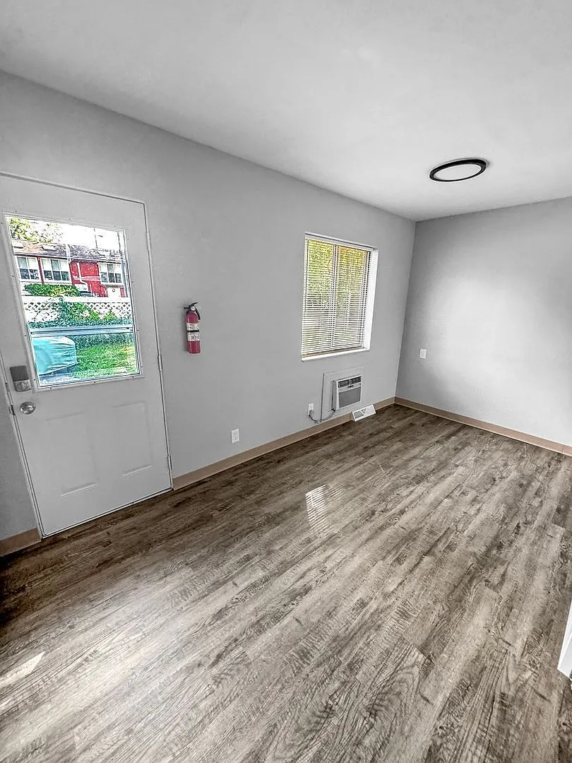 3 bed, 1.0 bath, 986 sqft, $1,495 — Photo 1