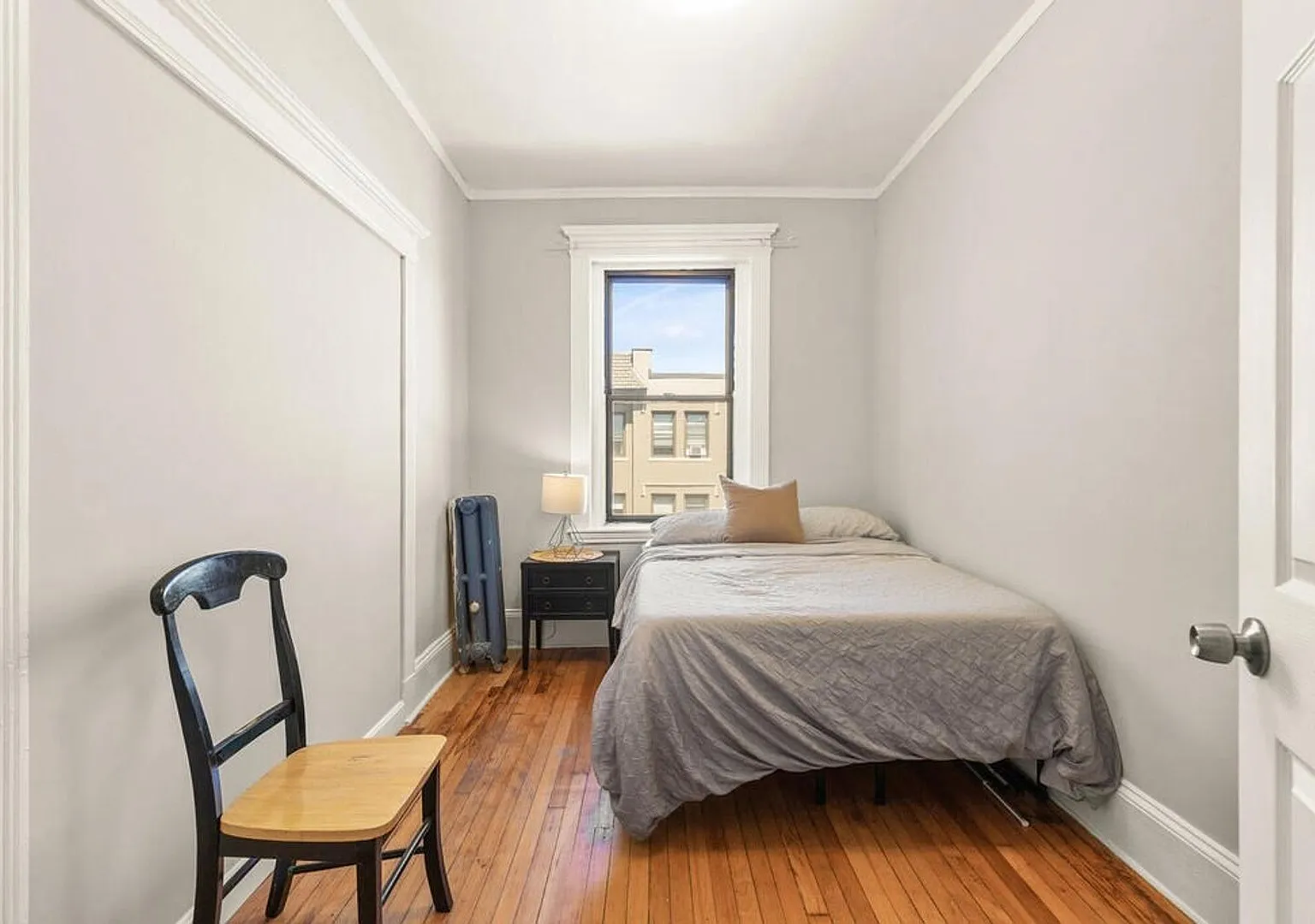 Nice 4 bed in Allston — Photo 2
