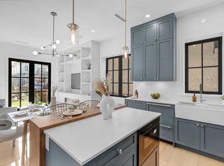 2565 Dundas St #1, Vancouver, BC V5K 1P7