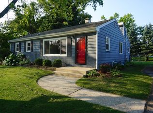 2912 Greentree Ln, Racine, WI 53402