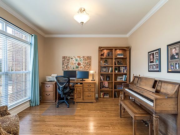 5th image of 1361 Saint Ives Ct