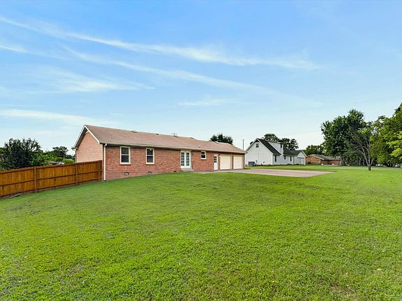 2nd image of 526 Westwood Dr