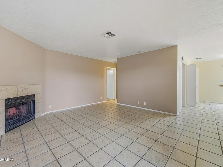 501 W Yukon Dr #4 — Photo 6