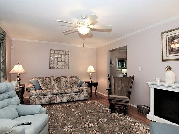 4th image of 85 White Pond Dr