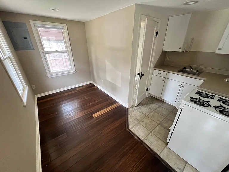 916 1/2 W Brooks St — Photo 2