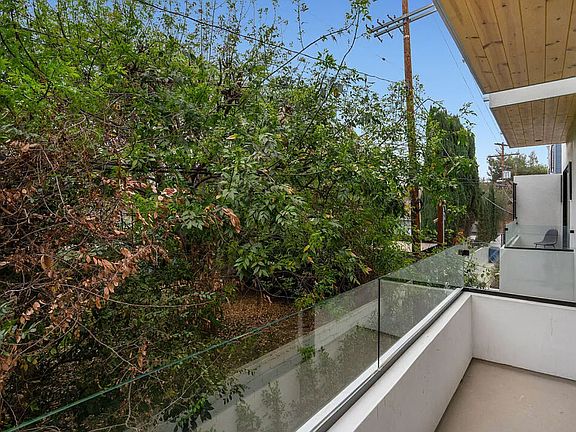 4th image of 4541 Tujunga Ave