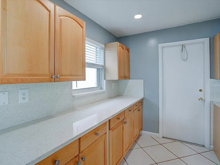 2086 SW 12th Ave — Photo 12