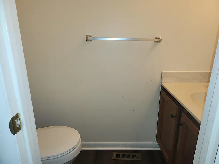 8212 Londonderry Ct — Photo 9