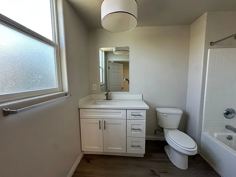 Sherman Oaks Place — Photo 8