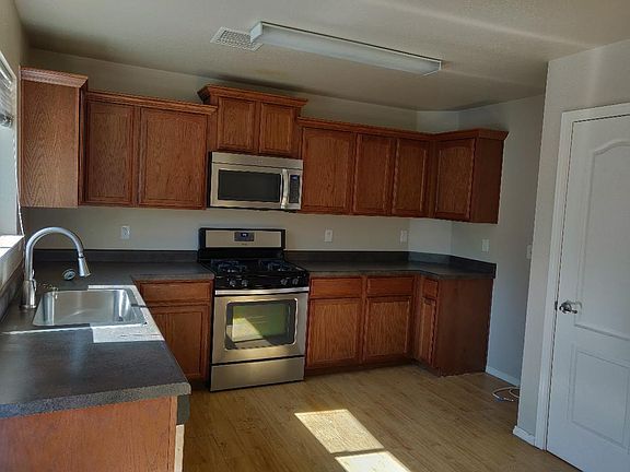 4th image of 14270 Woods Point Ave