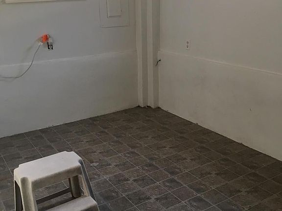 4th image of 308 Cornell Dr SE