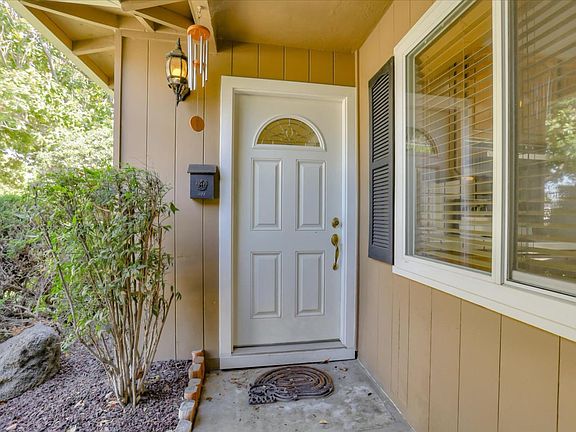 5th image of 421 Harmony Ln
