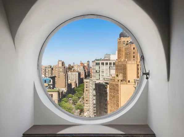 2109 Broadway image 1 of 11