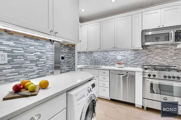 Sold by Bond New York | media 15