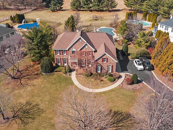 3rd image of 497 Golden Gate Dr