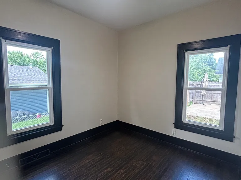 1127 Lincoln Dr — Photo 9