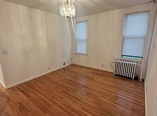 24-24 41st St #2R, Astoria, NY 11103