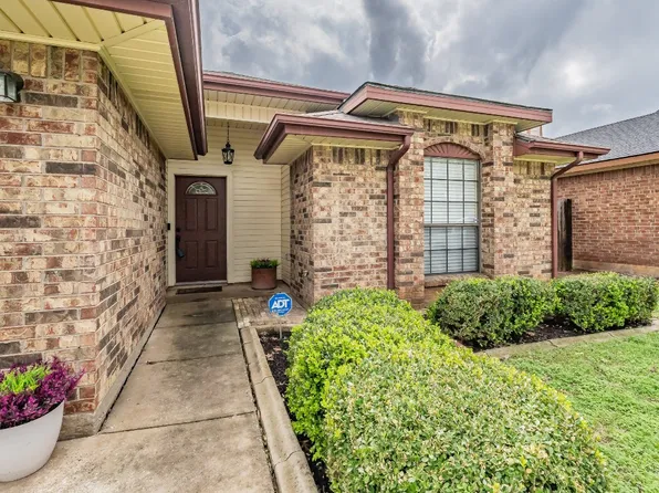 8720 Brushy Creek Trl, Fort Worth, TX 76118