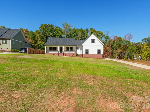 2208 University Dr, Lancaster, SC 29720