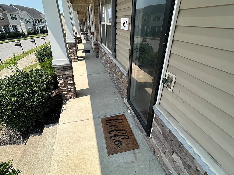 1567 Sprucedale Dr — Photo 2