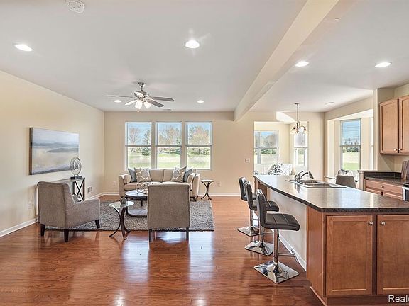 3rd image of 6462 Prairie Dunes Dr