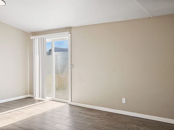 3rd image of 550 E Olympia Street