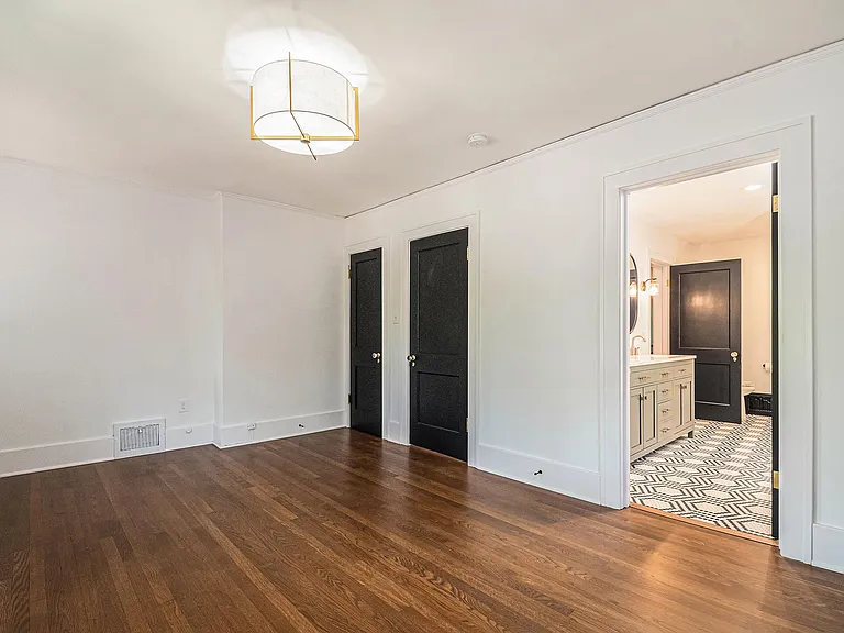 719 Fulton St E — Photo 18