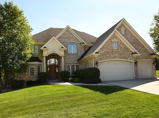 66 Deer Ln, Lemont, IL