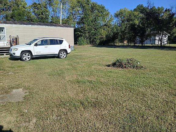 2nd image of 2062 Laura Ln