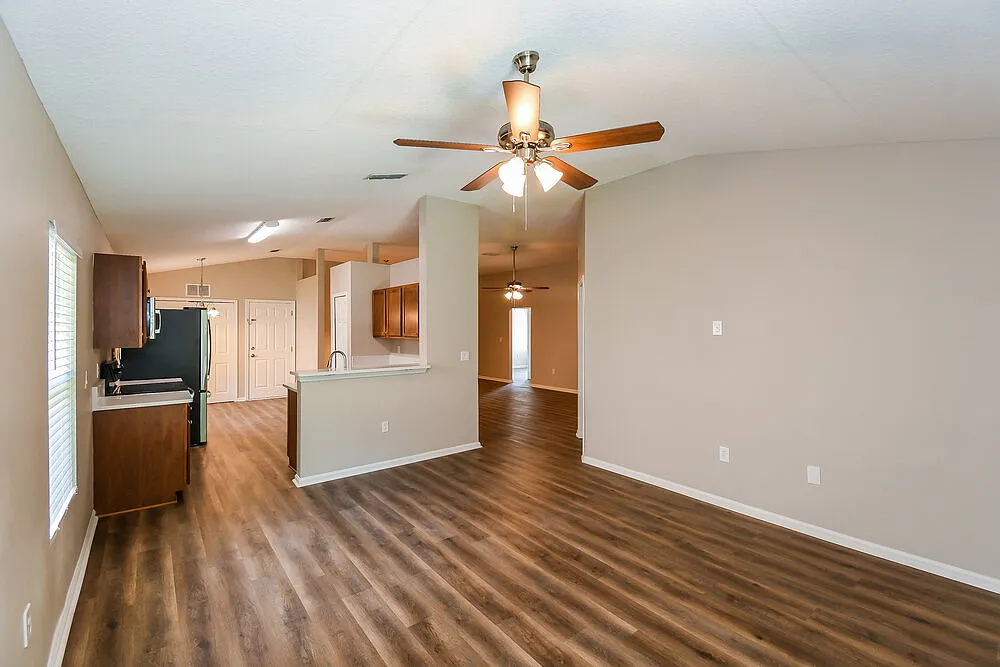 4 bed, 2.0 bath, 1774 sqft, $2,245 — Photo 3