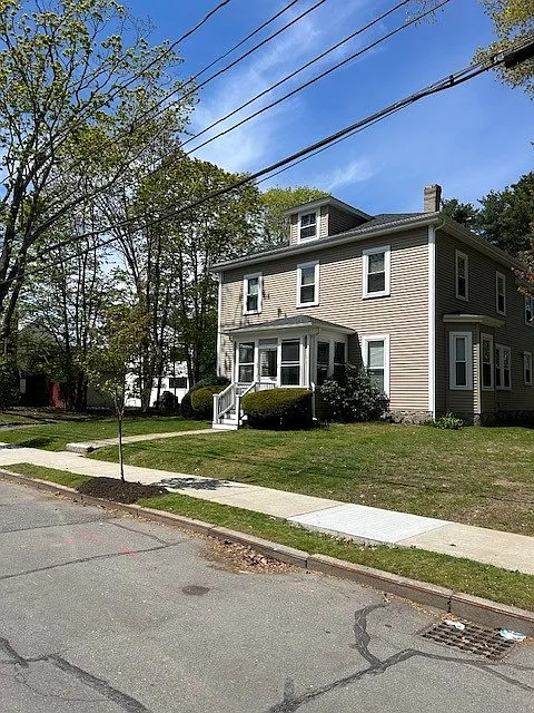 Building Photo - 95 Crescent St