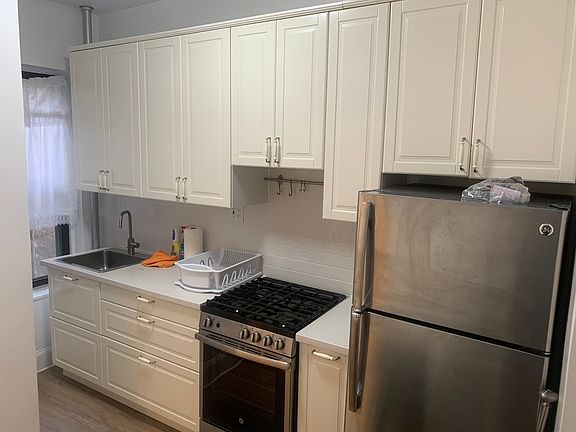 5th image of 208 E 87th St #3R