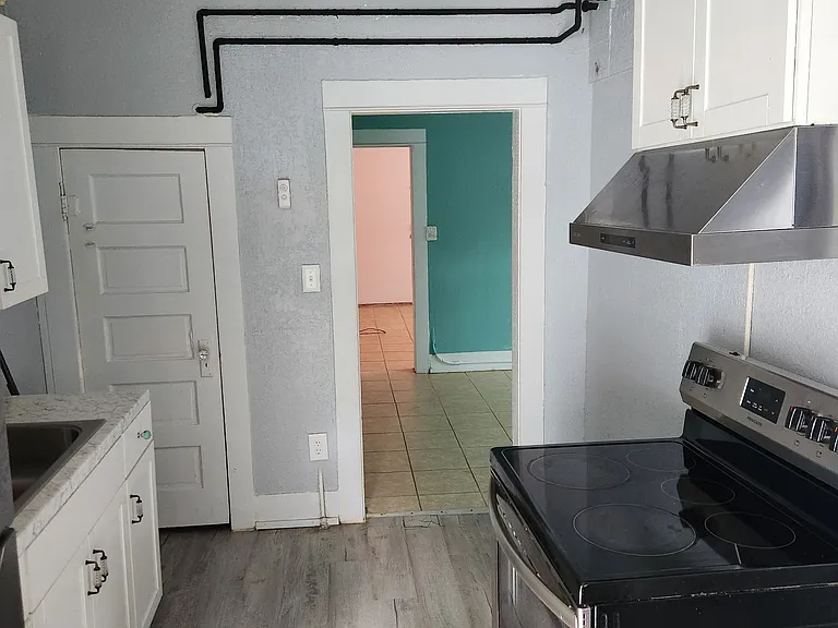 552 Tanglewood St #1 — Photo 7