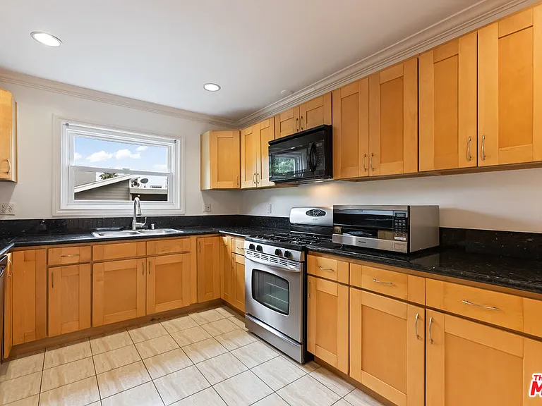1226 Franklin St #4 — Photo 14
