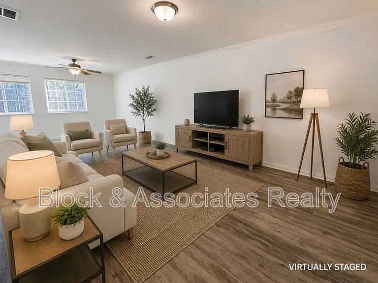 3723 Shepway Loop — Photo 4