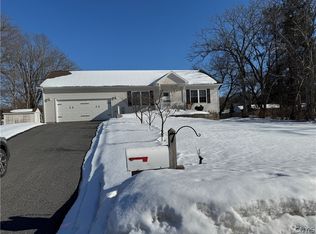 7 Homestead Ave, Phoenix, NY 13135