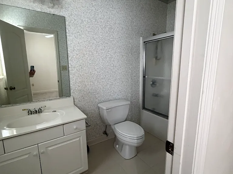 200 Willow Green Dr #B — Photo 14