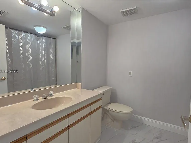 3610 Yacht Club Dr #615 — Photo 16